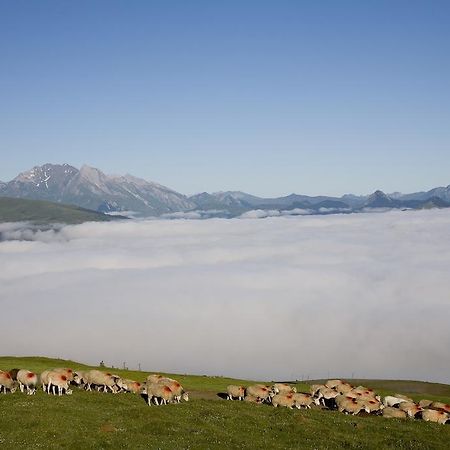 Hotel Le Viscos Saint-Savin  Bagian luar foto